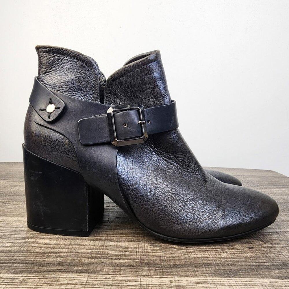 Naked Feet Leilanik Metallic Gray Chunky Heel Ankle Booties Size 8.5 Moto Fall